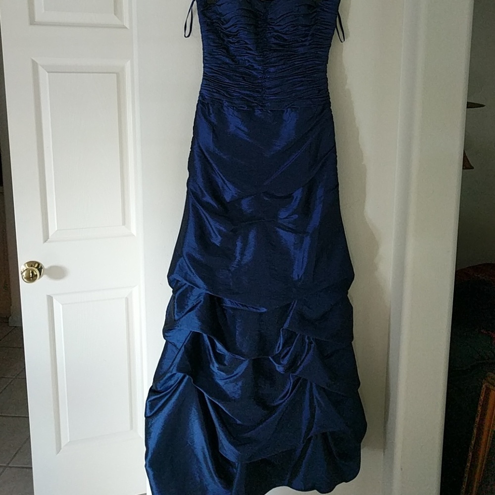 Beautiful long gown perfect for prom, wedding and